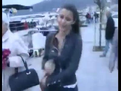 Beren Saat Sahil Yürüyüşünde