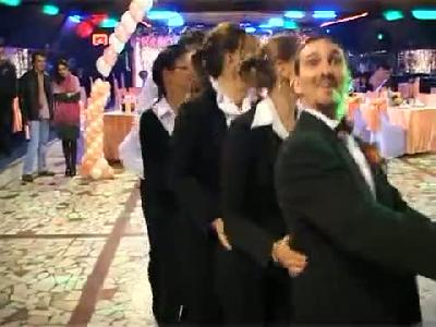 dügün de penguen dansı
